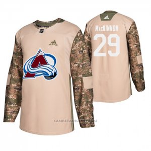 Camiseta Hockey Colorado Avalanche Nathan Mackinnon Veterans Day Camuflaje