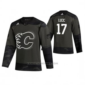 Camiseta Hockey Calgary Flames Flames Milan Lucic 2019 Veterans Day Camuflaje