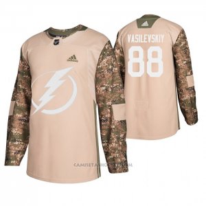 Camiseta Hockey Tampa Bay Lightning Andrei Vasilevskiy Veterans Day Camuflaje