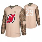 Camiseta Hockey New Jersey Devils Mackenzie Blackwood Veterans Day Camuflaje