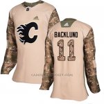 Camiseta Hockey Mujer Calgary Flames 11 Mikael Backlund Camo Autentico 2017 Veterans Day Stitched